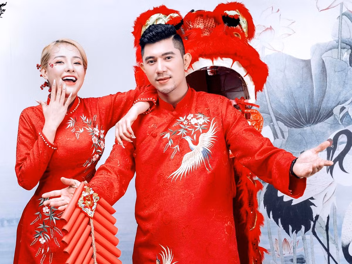 Chính vậy cũng không hề quá đáng khi nhiều netizen nhận xét "cặp đôi này dùng cả thanh xuân để chụp ảnh cưới".