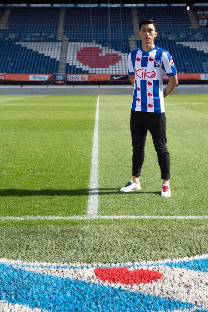 Hiện tại, Văn Hậu đang thi đấu cho CLB SC Heerenveen ở vị trí hậu vệ. Ngày 17/12, cầu thủ sinh năm 1999 lần đầu tiên ra sân ở đội 1 của CLB Hà Lan. Anh nhận được sự quan tâm cực lớn của người hâm mộ và truyền thông Hà Lan.