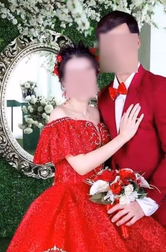 Theo đó, cô dâu H.T.T. (20 tuổi, ngụ thị trấn Cái Nước, huyện Cái Nước) và chú rể L.V.P. (28 tuổi, ở xã Nguyễn Việt Khái, huyện Phú Tân) quyết định tổ chức đám cưới vào ngày 1/5 vừa qua sau thời gian tìm hiểu, mai mối.