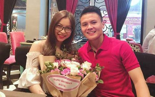 Quang Hải và Nhật Lê bắt đầu yêu nhau từ khi nam cầu thủ chưa nổi tiếng. Bên cạnh sự nghiệp bóng đá gây chú ý thì cầu thủ sinh năm 1997 cũng có đời tư khá rắc rối. Sau khi tan vỡ với Nhật Lê, anh liên tục dính nghi án hẹn hò với các hot girl và lần nào anh chàng cũng một mực phủ nhận.