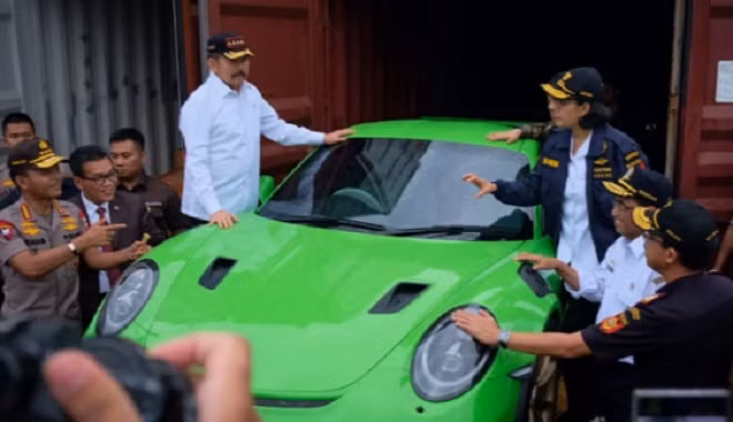 Thanh nien “ta hoa” phat hien minh so huu xe sang Rolls Royce-Hinh-3