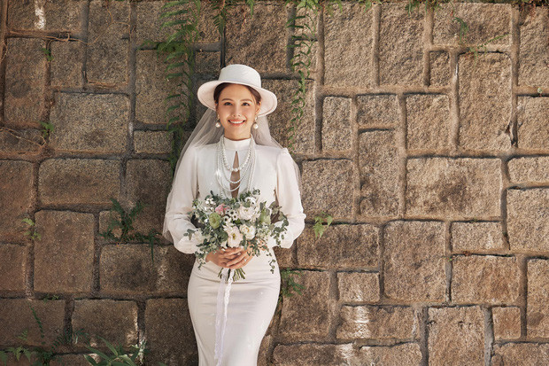 Được biết, nữ diễn viên thực hiện 8 chủ đề khác nhau cho loạt ảnh cưới trong vỏn vẹn 2 ngày.