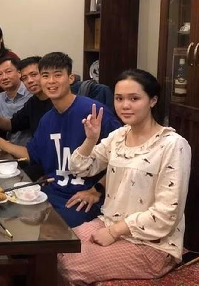 Vợ Duy Mạnh lộ khoảnh khắc xuề xoà không lâu sau "siêu đám cưới".