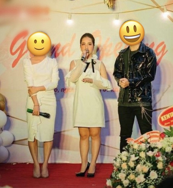 Có vẻ như năm Canh Tý 2020 là một năm cực hạn đối với Huyền My, bạn gái tin đồn của Quang Hải khi liên tục bị lộ những bức ảnh kém xinh. Mới đây, trên mạng xã hội lại xuất hiện hình chụp cô nàng trong một sự kiện khai trương, trông Huyền My không mấy thu hút, đặc biệt là đôi chân của cô nàng này mới đây trở thành câu chuyện bình phẩm của dân mạng.