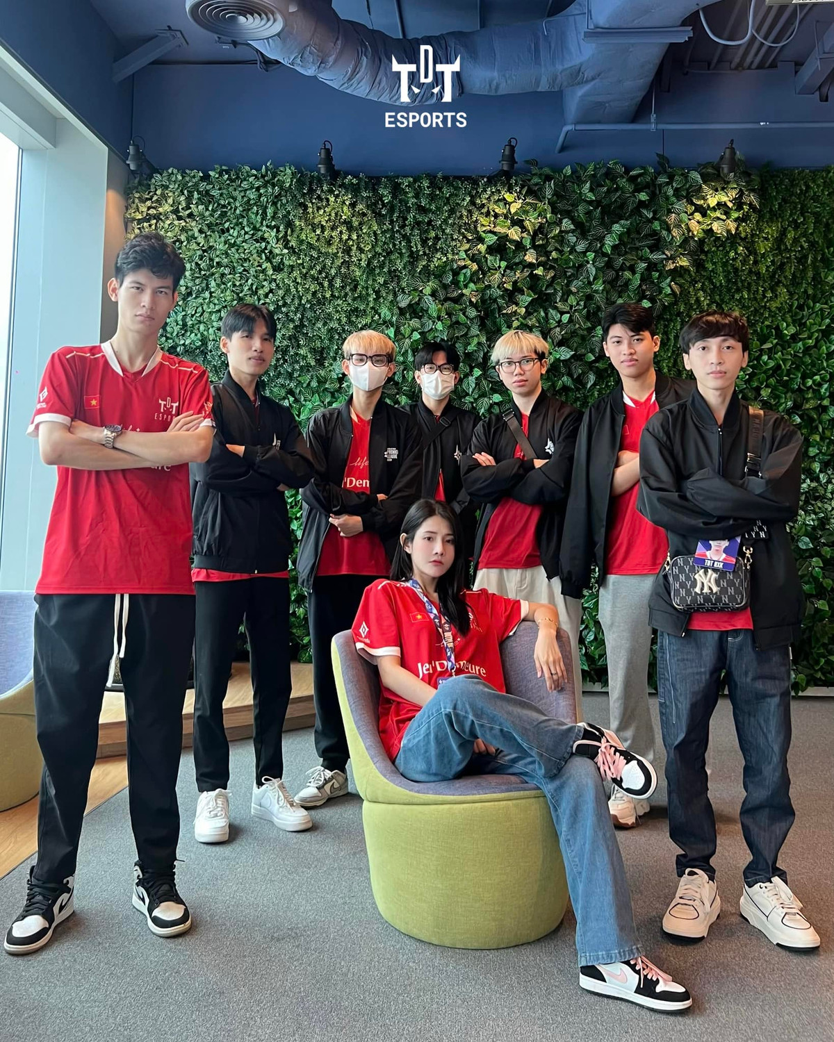 Sự xuất hiện của Hana tại APL đã thu hút sự chú ý của đông đảo người hâm mộ, họ không ngần ngại khen ngợi và ngưỡng mộ vẻ đẹp của cô.