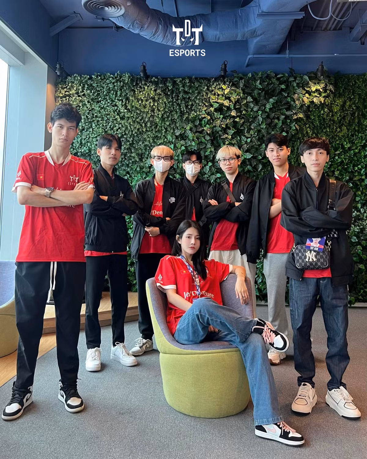 Sự xuất hiện của Hana tại APL đã thu hút sự chú ý của đông đảo người hâm mộ, họ không ngần ngại khen ngợi và ngưỡng mộ vẻ đẹp của cô.