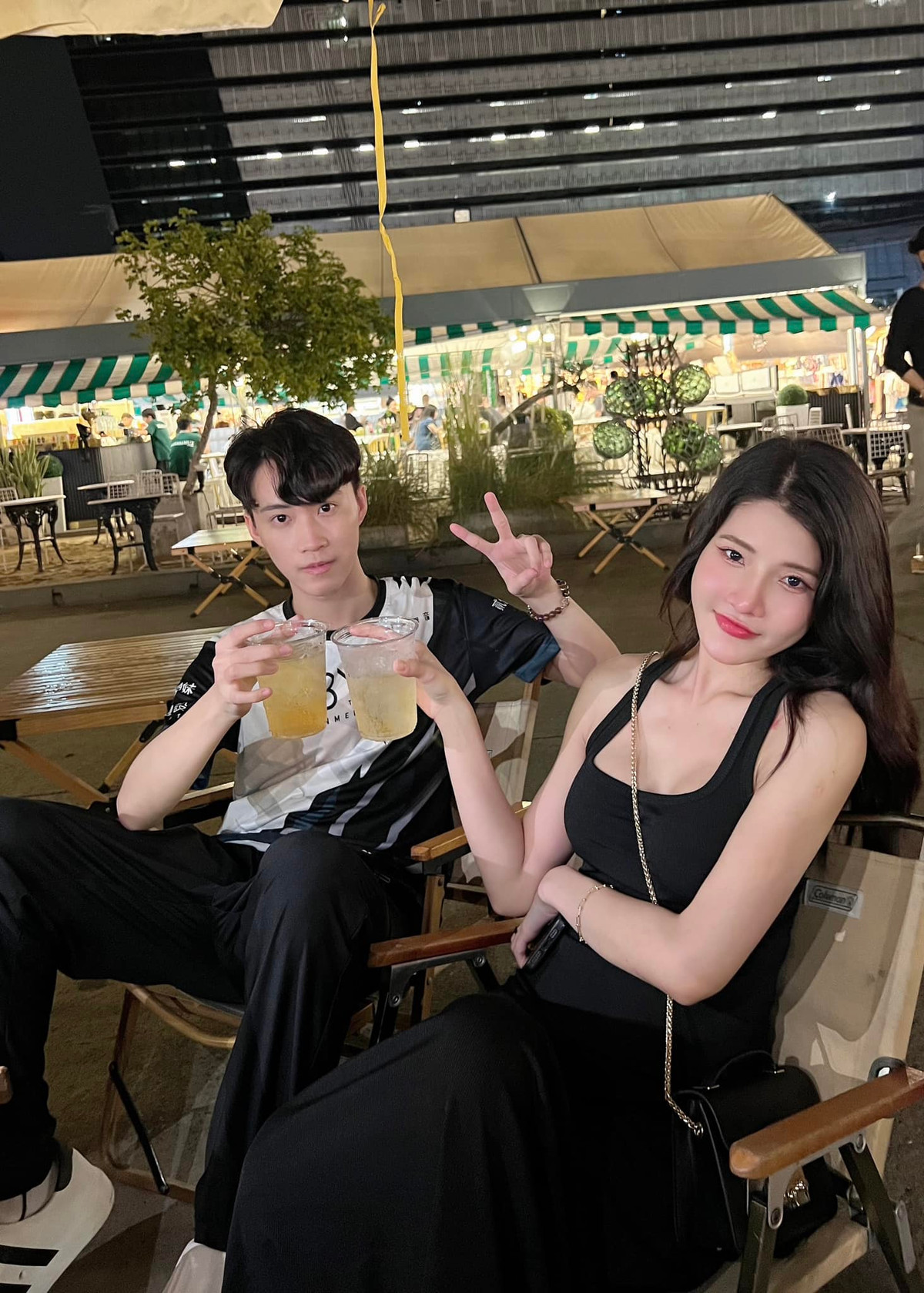 Hình ảnh cô cùng BMG Junnn, một tuyển thủ nổi tiếng, đi chơi và chụp ảnh đã khiến cộng đồng game thủ dậy sóng.