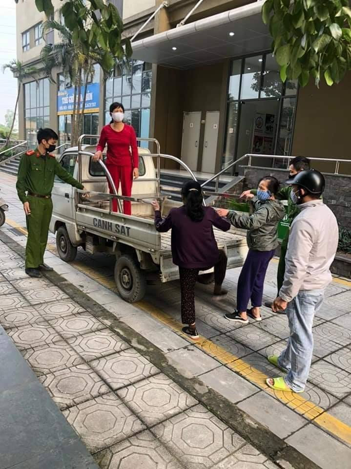 Tranh thủ nghỉ dịch thảnh thơi, rủ nhau xuống sân chung cư tập thể dục cũng bị bắt lên phường.