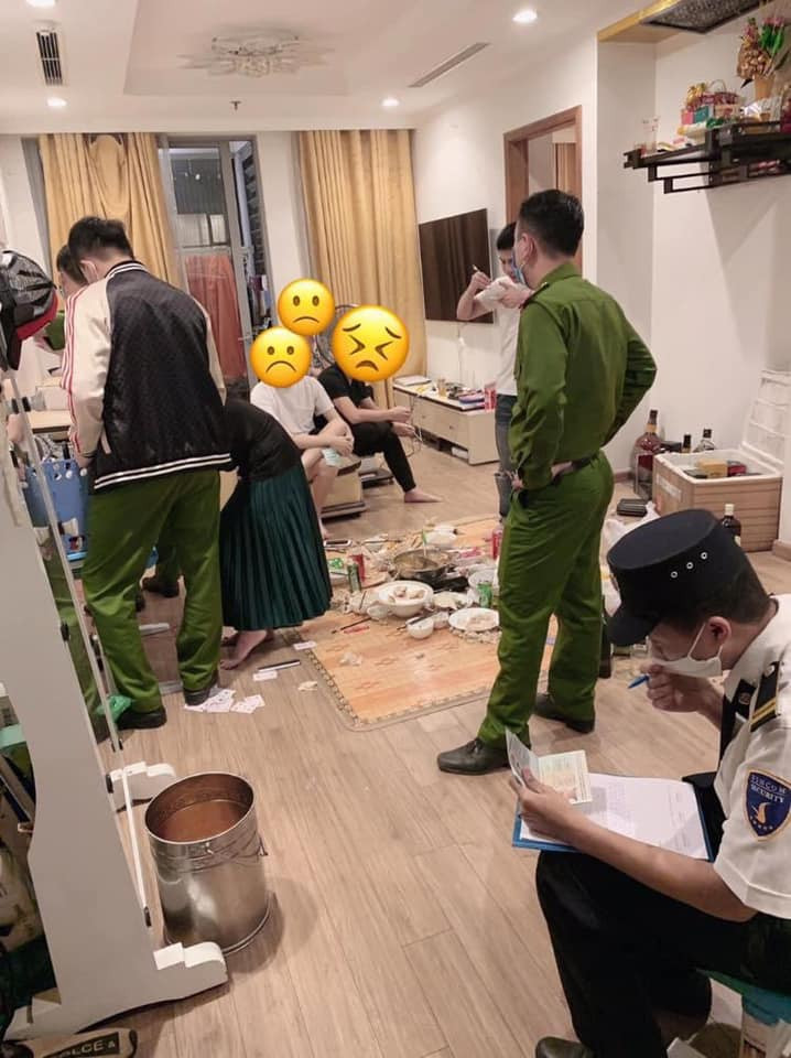 Gọi bạn bè đến nhà ăn uống linh đình, làm ồn bị hàng xóm báo công an "bế" đi.