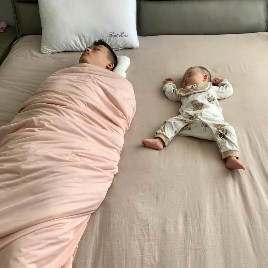 Không biết ai mới là em bé nữa.