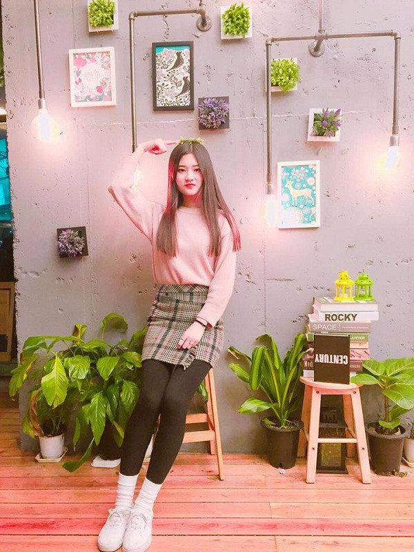 Cô cũng nhận được nhiều hợp đồng quảng cáo từ các hãng ván trượt, thương hiệu thời trang, mỹ phẩm...