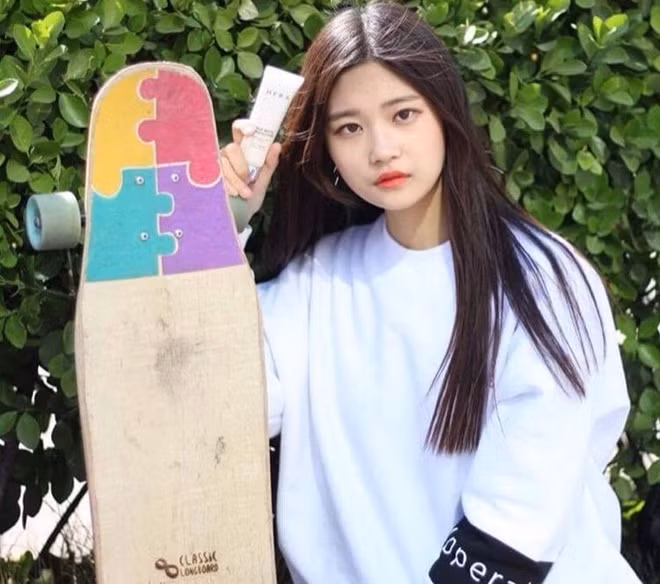 Thế nhưng điều khiến Choi Jin thực sự nổi tiếng không chỉ ở Hàn Quốc mà còn ở các nước lân cận nữa chính là do tài trượt ván cực kì đỉnh của cô nàng.