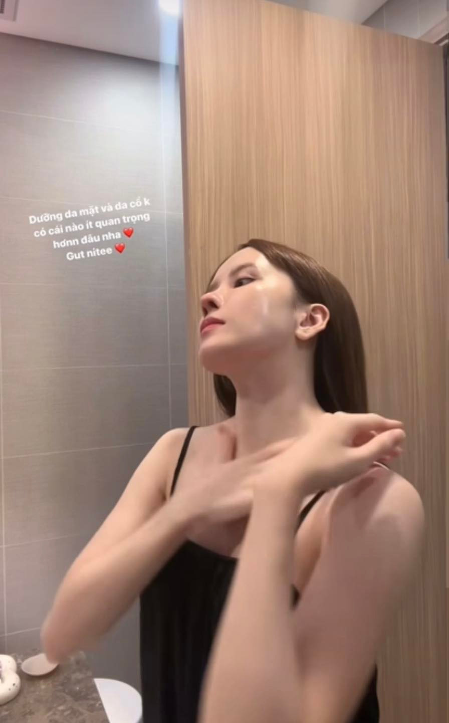 Nhiều người khen ngợi nhan sắc mới này của cô nàng: "Xinh yêu quá", "làm mũi xong là gương mặt nét hẳn luôn nha", tuy nhiên cũng có người chê phiên bản mới này của nữ ca sĩ: "Trông nhựa quá, như trước thấy tự nhiên hơn nhiều", "giống bà Nhân Vlog nha, thế này lại làm mất đi nét đậc trưng của Thiều Bảo Trâm rồi".