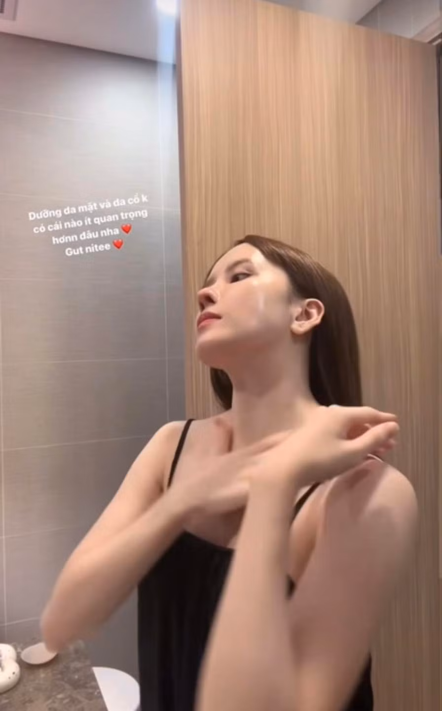 Nhiều người khen ngợi nhan sắc mới này của cô nàng: "Xinh yêu quá", "làm mũi xong là gương mặt nét hẳn luôn nha", tuy nhiên cũng có người chê phiên bản mới này của nữ ca sĩ: "Trông nhựa quá, như trước thấy tự nhiên hơn nhiều", "giống bà Nhân Vlog nha, thế này lại làm mất đi nét đậc trưng của Thiều Bảo Trâm rồi".