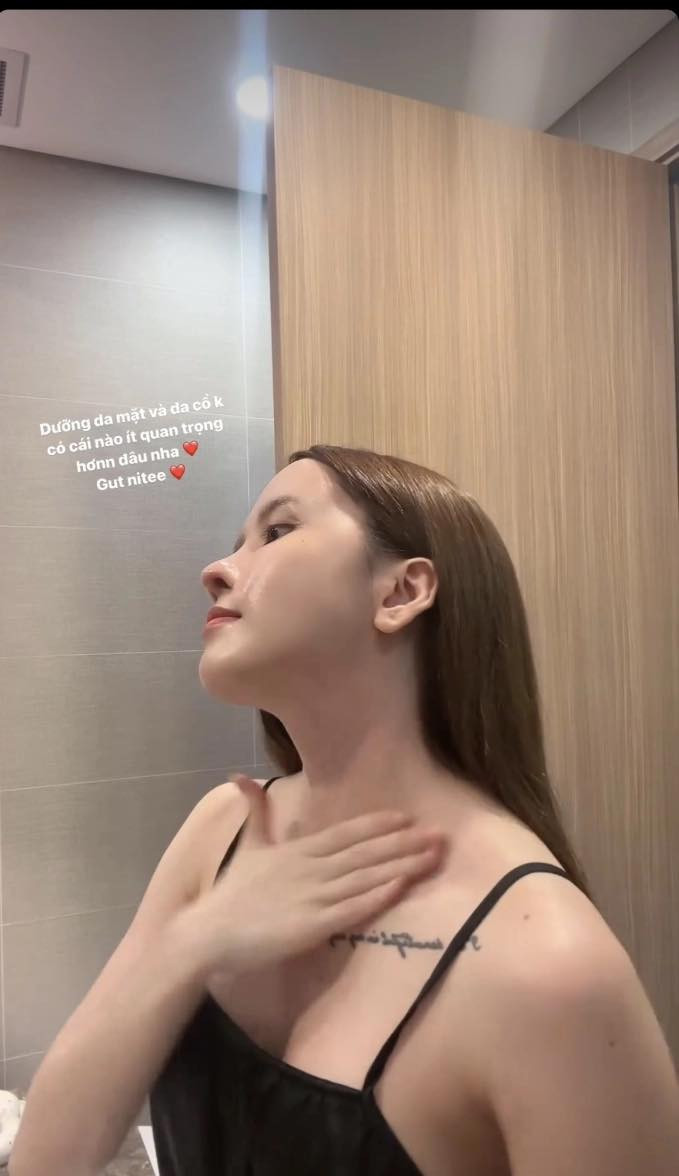 Phần đầu mũi của nữ ca sĩ họ Thiều có phần nhô cao hơn trước.