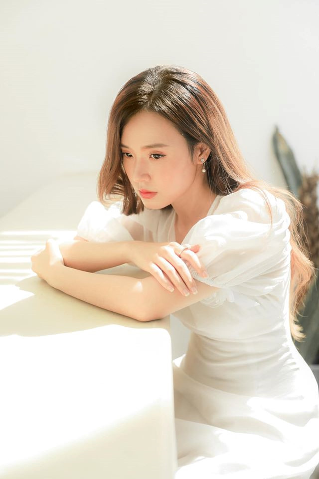 Cách đây không lâu, Midu chính thức lấn sân sang lĩnh vực âm nhạc với ca khúc Anh nghĩ anh là ai? và được nhiều người ủng hộ. Giọng hát của cô trong MV được nhận xét là trong trẻo, bắt tai.