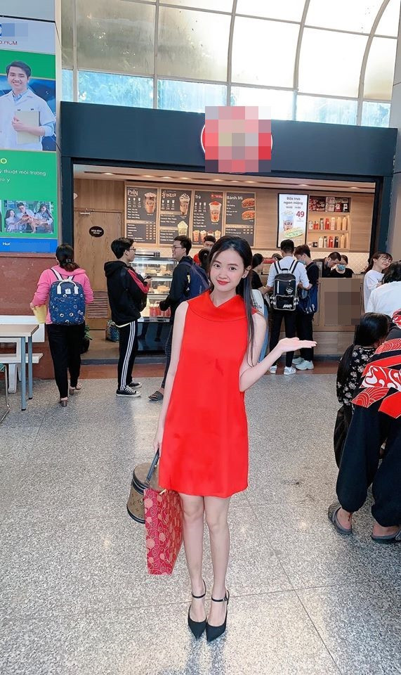 Mới đây, Midu đã có những chia sẻ đầu tiên về công việc giảng viên Đại học của mình. Cụ thể, người đẹp sinh năm 1989 cho biết cô là giảng viên của Đại học Công nghệ TP HCM (Hutech), không phải vị trí trợ giảng như thông tin đăng tải trên một số mạng xã hội, diễn đàn.