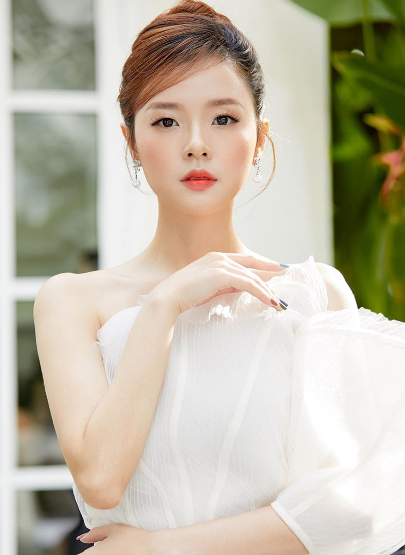 Thế nhưng chuyện tình cảm của Midu cũng khá lận đận, đến nay người đẹp vẫn chưa tìm được một nửa trọn vẹn cho mình.