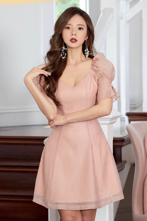 Nữ diễn viên không chỉ hoạt động ở lĩnh vực nghệ thuật mà còn thành công khi lấn sân sang kinh doanh. Ở tuổi 31, Midu được đánh giá ngày càng xinh đẹp, trẻ trung và đa tài ở nhiều lĩnh vực.