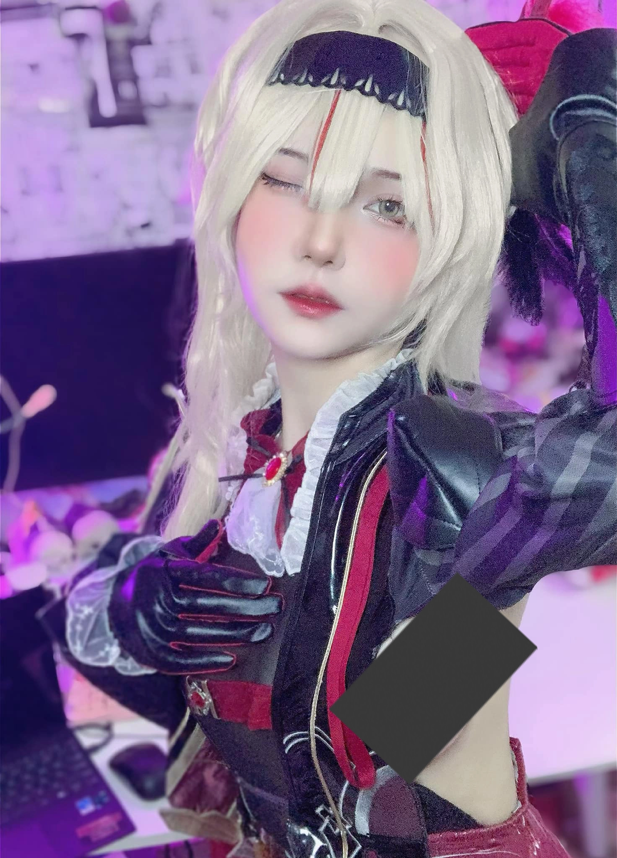 Cigw Pols là cái tên nổi bật trong giới cosplay với phong cách hở bạo, khoe da thịt.