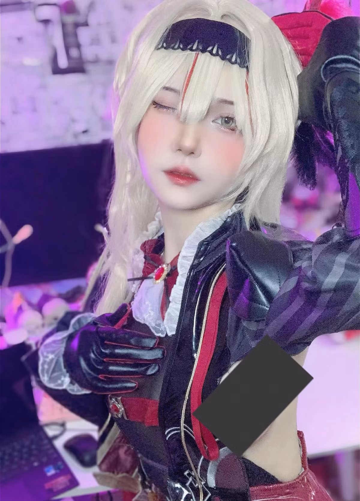 Cigw Pols là cái tên nổi bật trong giới cosplay với phong cách hở bạo, khoe da thịt.