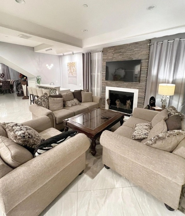 Được biết, ngôi nhà này được Lệ Quyên mua với giá hàng triệu USD từ năm 2017.