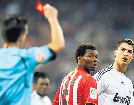 Real Madrid vs Almeria (12/2009): Thẻ đỏ đầu tiên của Ronaldo trong màu áo Real Madrid và cũng là thẻ đỏ đầu tiên trên sân nhà đến khi Almeria đến làm khách trên sân Bernabeu tháng 12 năm 2009. Anh đã bị đuổi khỏi sân sau khi nhận hai thẻ vàng, thẻ vàng thứ hai đến từ tình huống phạm lỗi không cần thiết với Juan Ortiz.