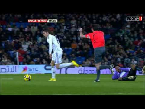 Real Madrid vs Malaga (1/2010): Ronaldo đã ghi cả hai bàn, giúp Real Madrid thắng 2-0 trước Malaga nhưng sau đó anh đã phải rời sân vì nhận thẻ đỏ sau tình huống dùng cùi trỏ với Patrick Mtiliga, khiến Mtiliga bị vỡ mũi và phải rời sân ngay sau đó.