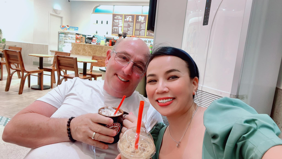 Con trai của chị Huệ ban đầu không mấy hòa hợp, thế nhưng qua một thời gian, hai cha con dần hiểu ý nhau hơn, cậu cũng gọi người chồng mới của mẹ là ba đầy thân thiết.