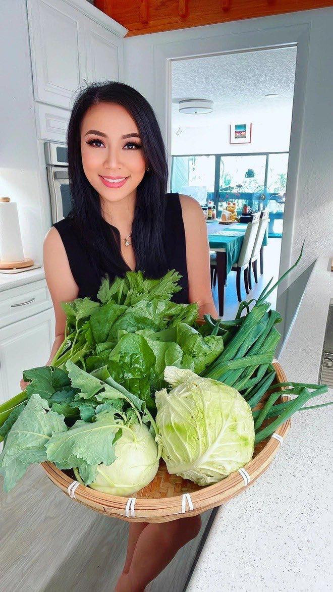 Qua hôm sau, ông liên lạc được với nhân viên nên nhờ người này gọi lại cho chị Huệ để xin lỗi. Thông qua lời kể từ cấp dưới, ông Thomas mới biết hoàn cảnh của chị Huệ. Kể từ đó, cả 2 bắt đầu chuyện trò với nhau.