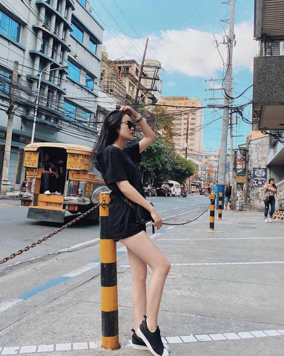 Hoàng Anh Ốc tên thật là Nguyễn Hoàng Anh, SN 1999 và là đồng hương Thái Bình với bạn trai. Hiện cô nàng đang là sinh viên Đại học Lao động Xã hội.