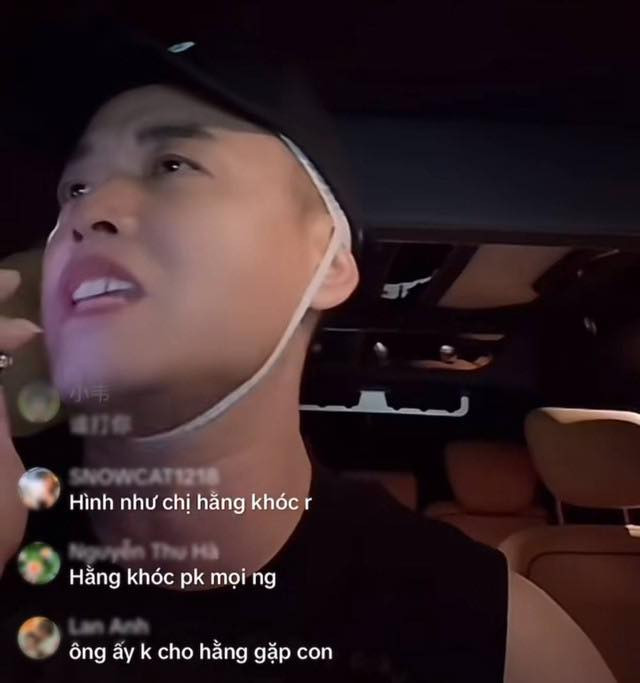 Trước đó, chồng của cô từng nhiều lần lên livestream tố Hằng Du Mục không quan tâm đến gia đình, thậm chí có mối quan hệ thân thiết với những đồng nghiệp nam.