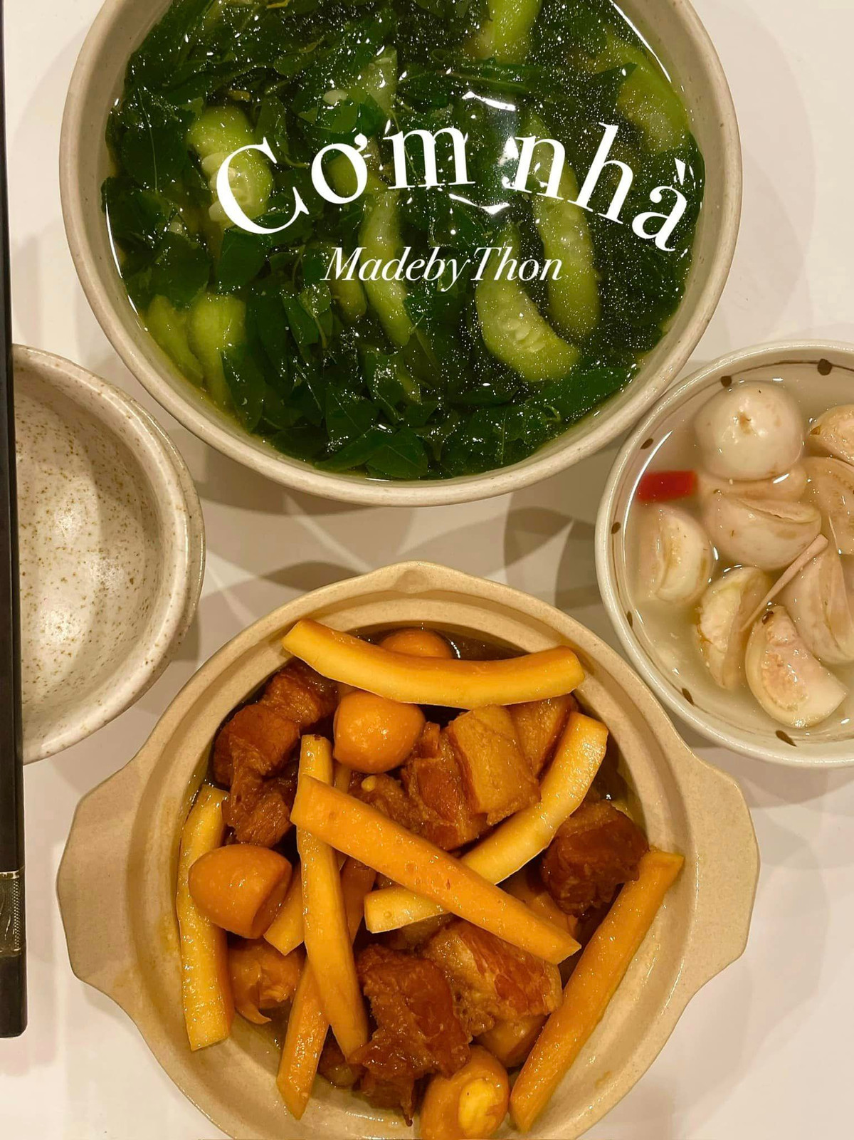 Cô gái 23 tuổi cho hay, cô thường đi chợ sớm để chọn lựa những đồ tươi ngon nhất. Mỗi bữa, cô chỉ mất khoảng 30-60 phút để hoàn thành các món đủ cả mặn, xào, canh vì đã có sự chuẩn bị sẵn.