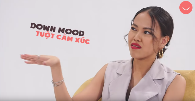 "Damage" và "down mood" là hai từ mà Stephanie lặp lại thường xuyên nhất trong chương trình hẹn hò của VJ Dustin Nguyễn.