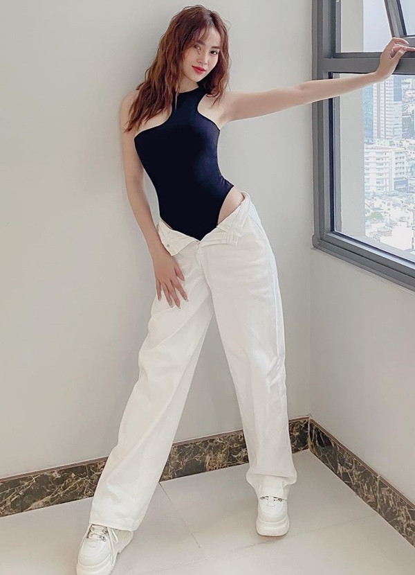 Bắt trend quần không khóa, Ninh Dương Lan Ngọc đã có màn lột xác ngoạn mục với hình tượng mới cực ngầu.