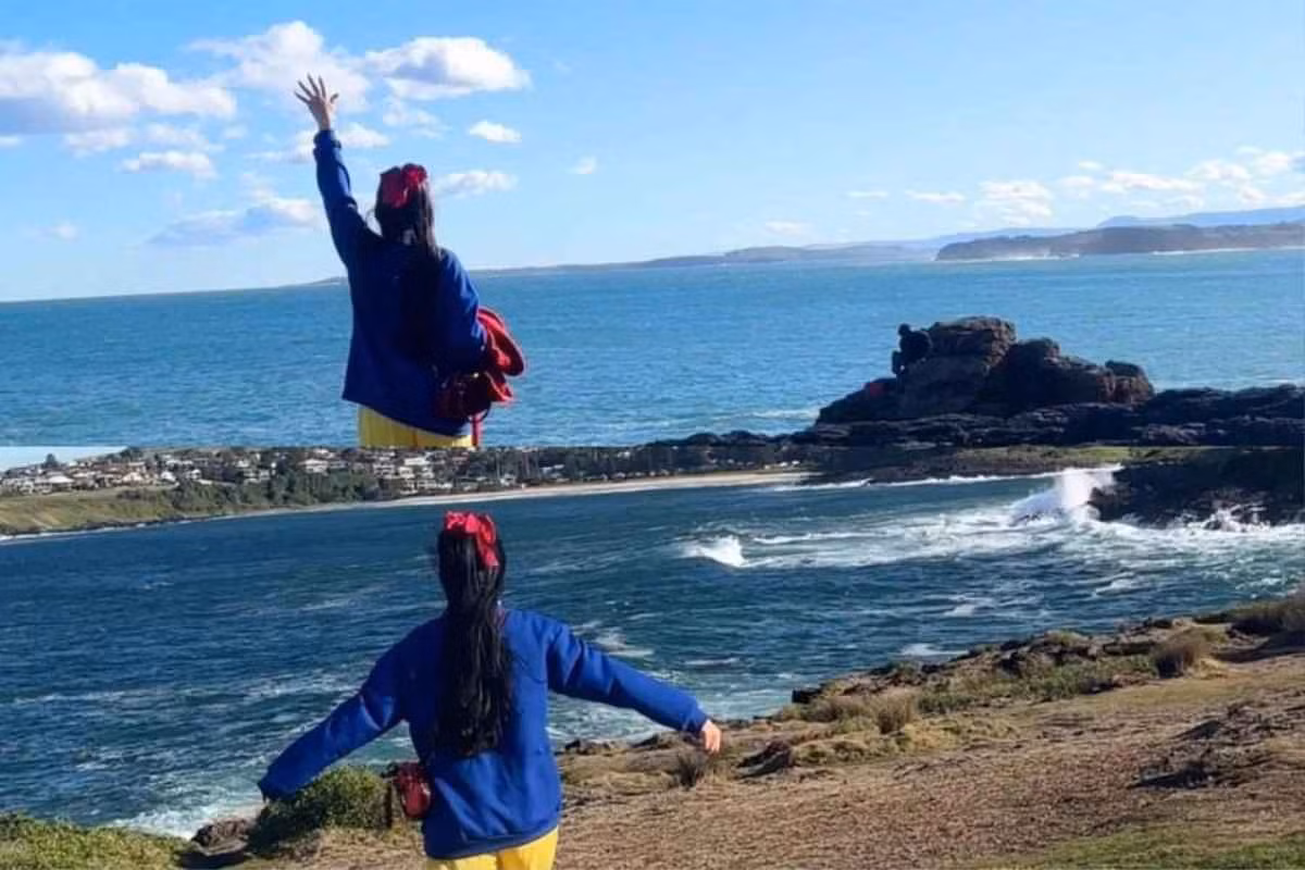 Nhiều người hâm mộ ưu ái để lại bình luận bên dưới bài viết của Lọ Lem rằng cô nàng trông cứ như cô nàng Bạch Tuyết “xé” truyện cổ tích bước ra đời thực.