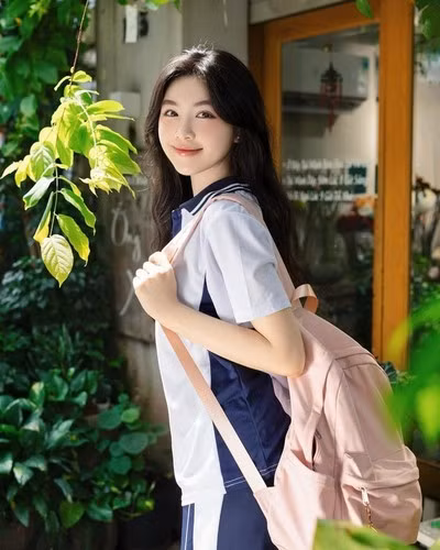 Tuy nhiên, ở thời điểm hiện tại dù hiện tại gia đình Quyền Linh không định hướng cho con gái đi thi Hoa hậu.