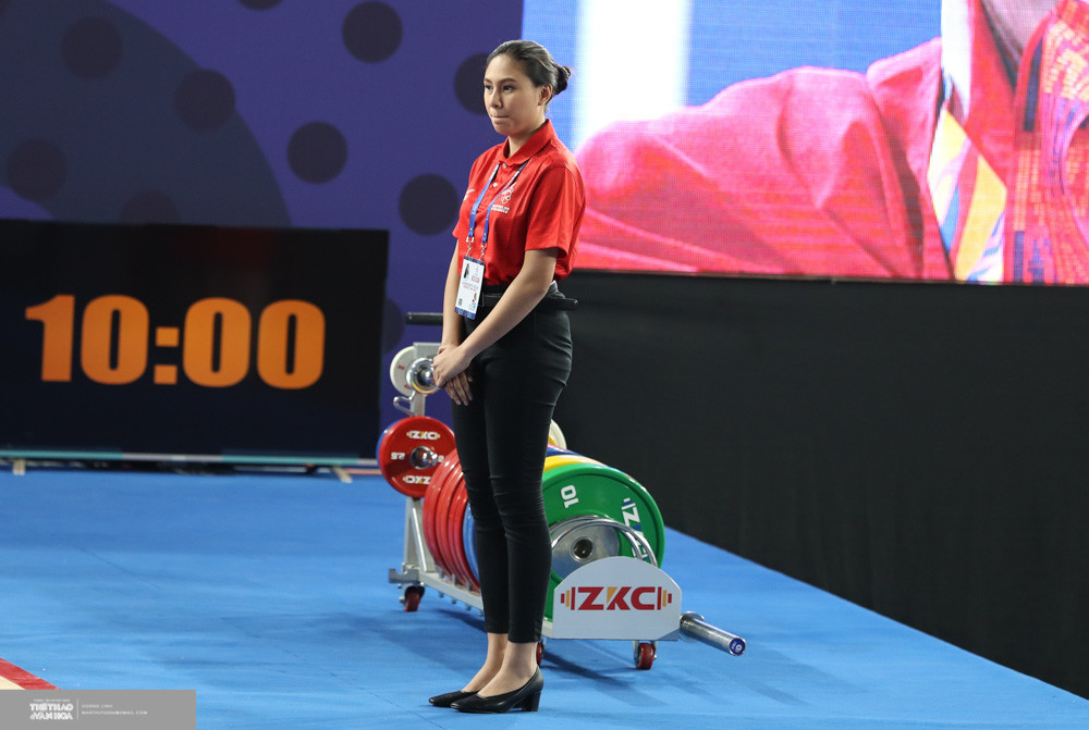 Để trở thành lễ tân tại SEA Games, các cô gái thường phải trải qua nhiều vòng tuyển chọn. Những người được chọn có ngoại hình ưa nhìn, nhanh nhẹn và hiều biết về công việc.