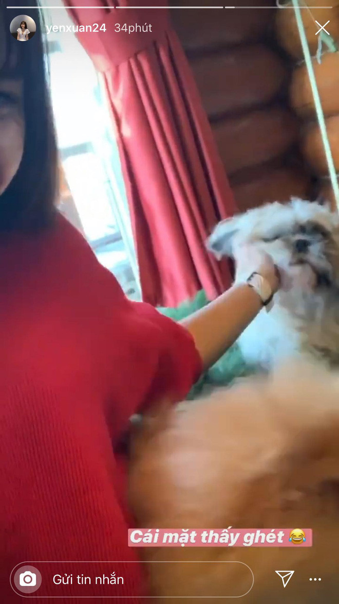Cho đến khi Yến Xuân đẳng tải hình ảnh vui đùa với chú cún của gia đình Đặng Văn Lâm thì không còn nghi ngờ gì nữa, hot girl đang ở Nga thăm bạn trai.