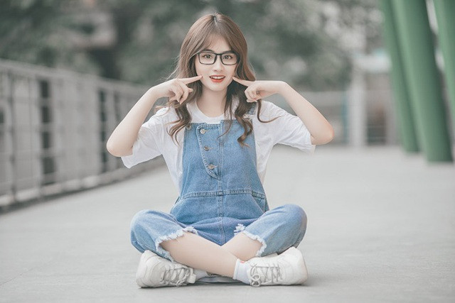 Nữ sinh Học viện Báo chí sở hữu vẻ ngoài xinh xắn, nước da trắng bóc, đặc biệt là đôi mắt to, tròn, long lanh cực dễ thương.