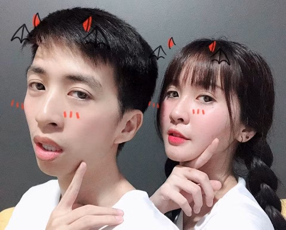 Những ai thường xuyên theo dõi ViruSs đều biết tình yêu chưa bao giờ là thứ khiến streamer đình đám này đặt nặng. Thắng thắn, thực tế và có phần lạnh lùng, ViruSs cho biết mình chỉ yêu công việc, đặt công việc lên đầu và có rất nhiều tham vọng để phát triển sự nghiệp.