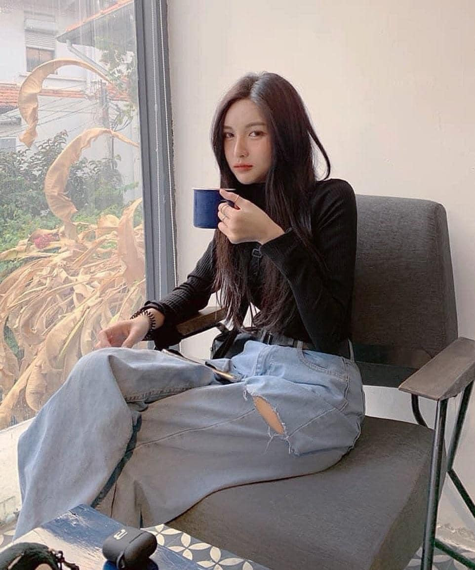 Cách đây vài năm, Lâm Minh đã tạo dựng cho mình phong cách riêng biệt, từ tóc tai cho tới kiểu make-up sành điệu, đến nay vẫn không bị lỗi thời.