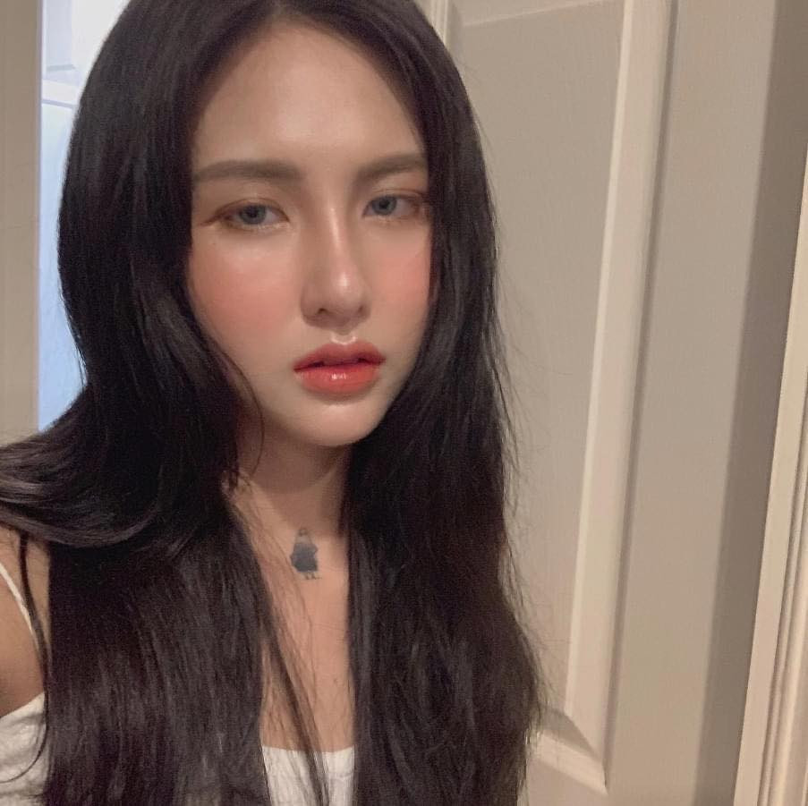 Được biết, khi ở tầm tuổi 17-18, Lâm Minh đã đồng sáng lập một thương hiệu thời trang có tiếng trong cộng đồng giới trẻ - Colkids. Thậm chí, thương hiệu của cô còn "làm mưa làm gió" một thời, sản phẩm liên tục được giới trẻ săn đón.