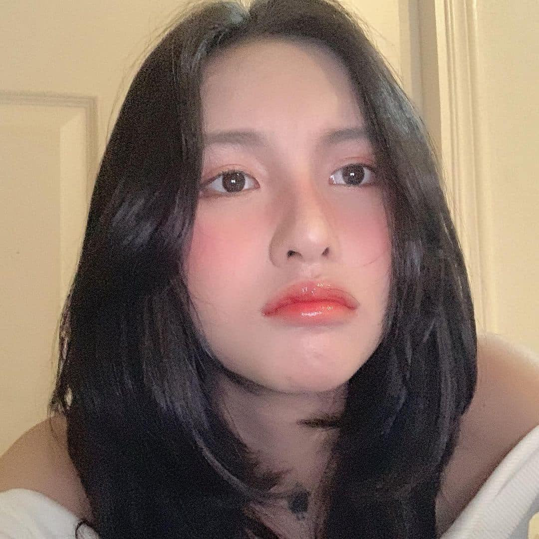 Lâm Minh sinh năm 1998, ở TP HCM. Cô nổi tiếng với vai trò người mẫu ảnh, fashionista và được khá nhiều thương hiệu thời trang trong nước săn đón.