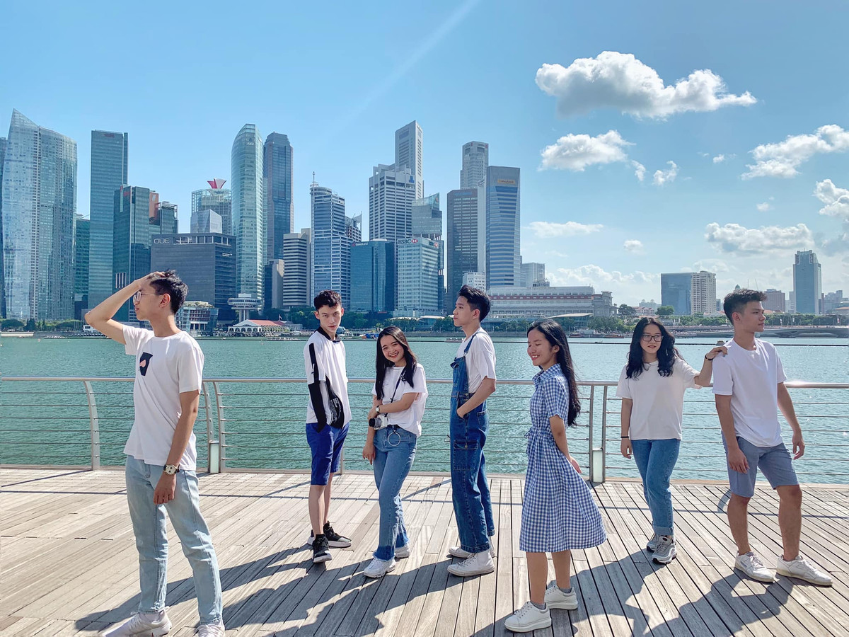 Hoi ban than nha nguoi ta: 5/7 di du hoc, 2 nguoi con lai moi 