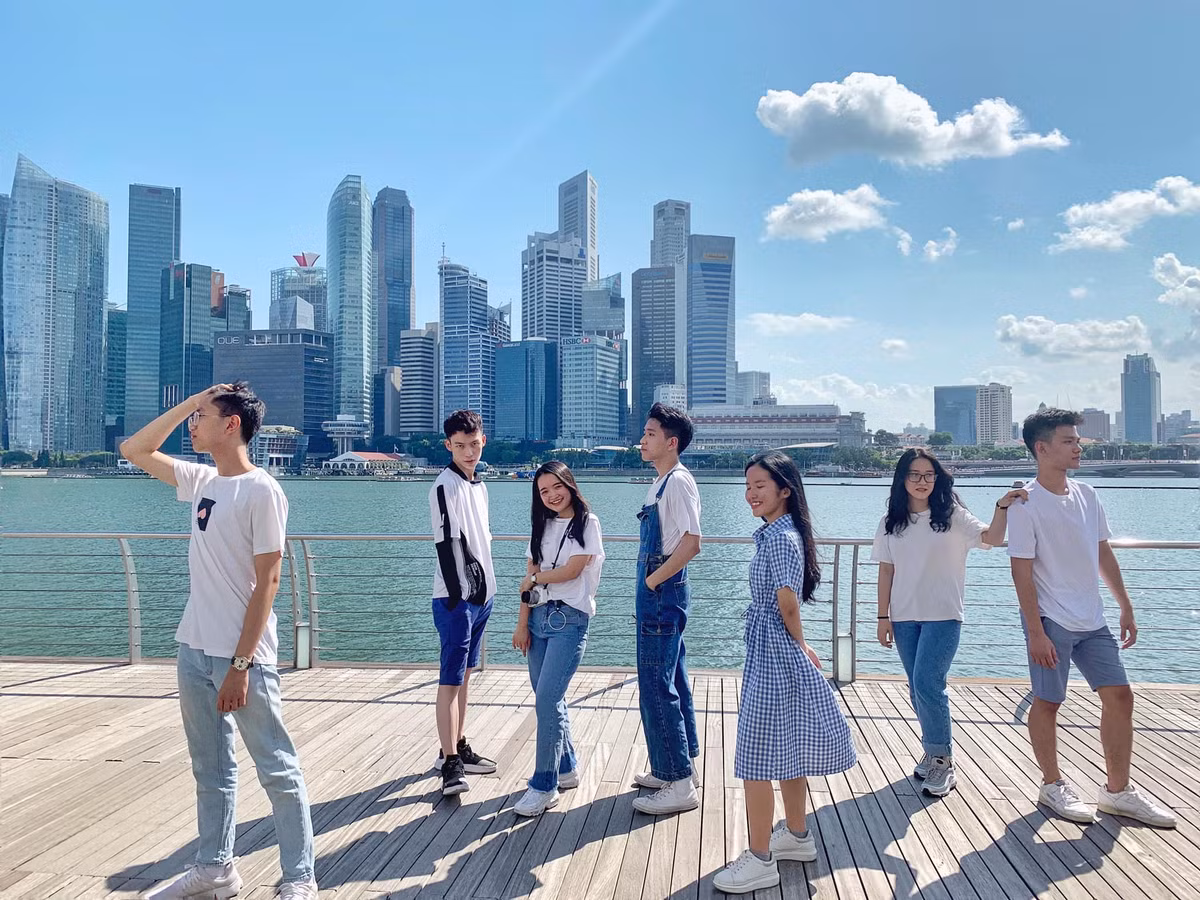 Hoi ban than nha nguoi ta: 5/7 di du hoc, 2 nguoi con lai moi 