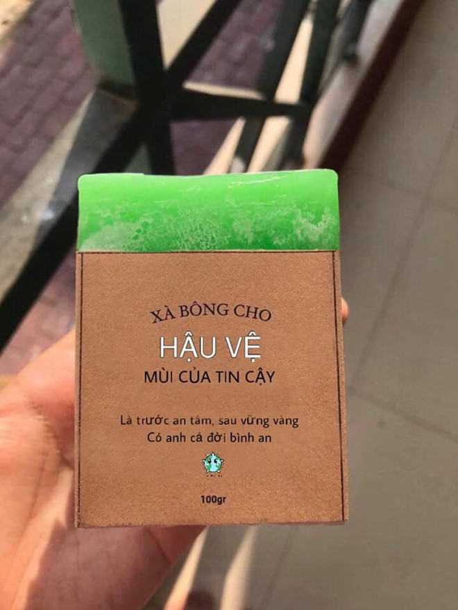 Xà bông dành cho hậu vệ đội tuyển Việt Nam có "mùi của tin cậy" kèm lời nhắn nhủ: "Là trước an tâm, sau vững vàng. Có anh cả đời bình an".