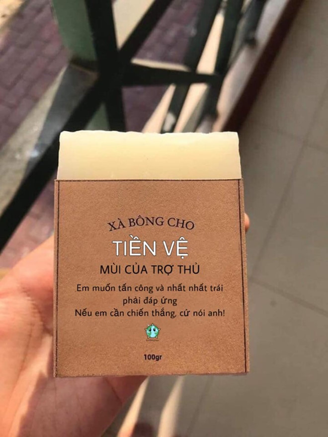 Trên mỗi bánh xà bông vẫn là những dòng thông điệp nhưng lại thể hiện tính đặc trưng của từng vị trí thi đấu trên sân cỏ.