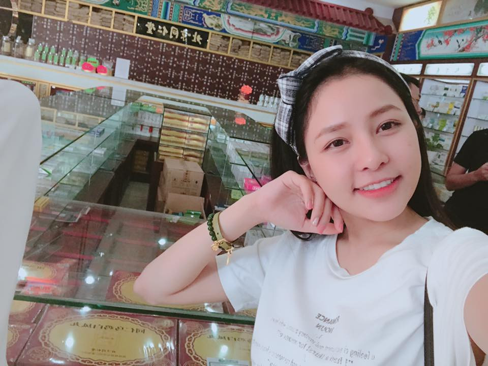 Hồi tháng 4/2019, Trâm Anh từng khóa tài khoản Facebook sau khi nghi lộ cảnh nóng với bạn trai, phải chịu chỉ trích từ CĐM.