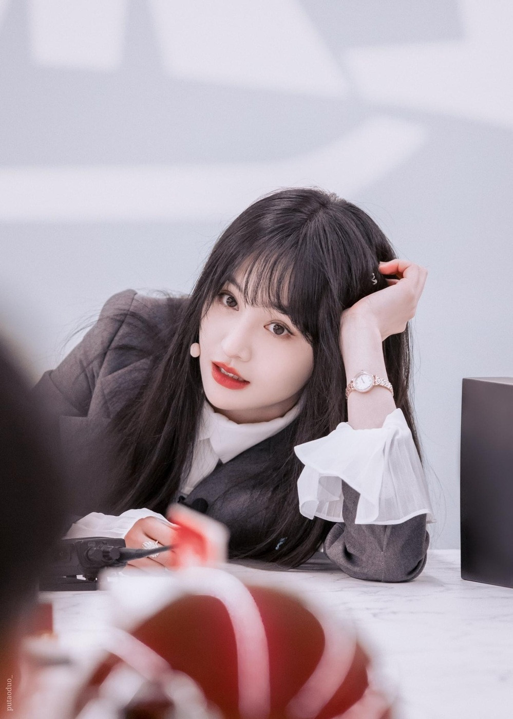 Chính vị trí này đã làm nổi lên những tranh cãi không ngớt bởi từ trước đến nay Trịnh Sảng không hề "được lòng" đại đa số mọt phim Trung vì khả năng diễn xuất không mấy nổi bật. Thậm chí, nữ diễn viên còn nhận về không ít bình luận không hay vì những biểu cảm khi diễn xuất kém sự đa dạng mặc dù liên tục có những dự án hợp tác cùng các nghệ sĩ tiềm năng.